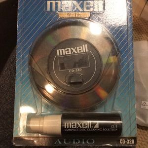 Compact disk radial cleaner